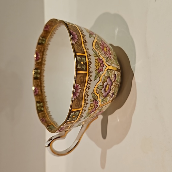 Royal Albert Crown China tea cup and sauce - Picture 2 of 8